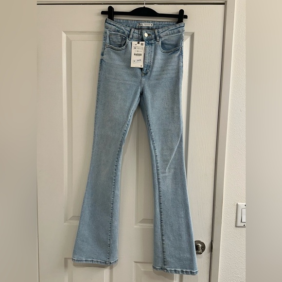 High-waisted flare fit jeans ZARA - Picture 4 of 7